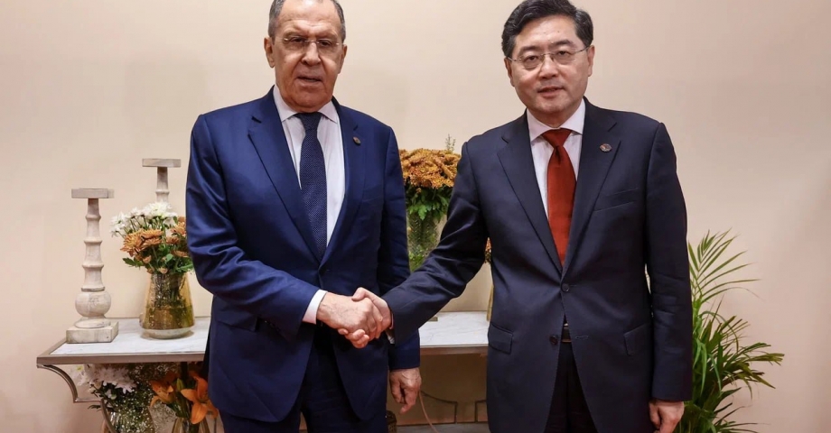 Rusya Dışişleri Bakanı Lavrov, Çinli mevkidaşı Qin Gang ile görüştü