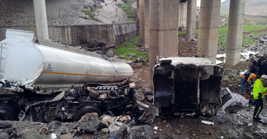 Şırnak'ta tanker köprüden uçtu: 1 ölü, 1 yaralı