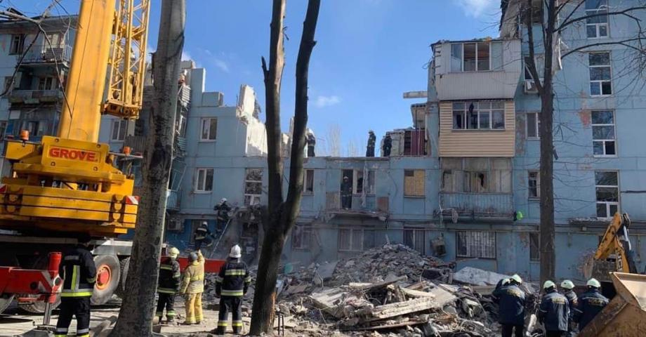 Zaporijya’da roketin isabet ettiği apartmanda can kaybı 13’e yükseldi